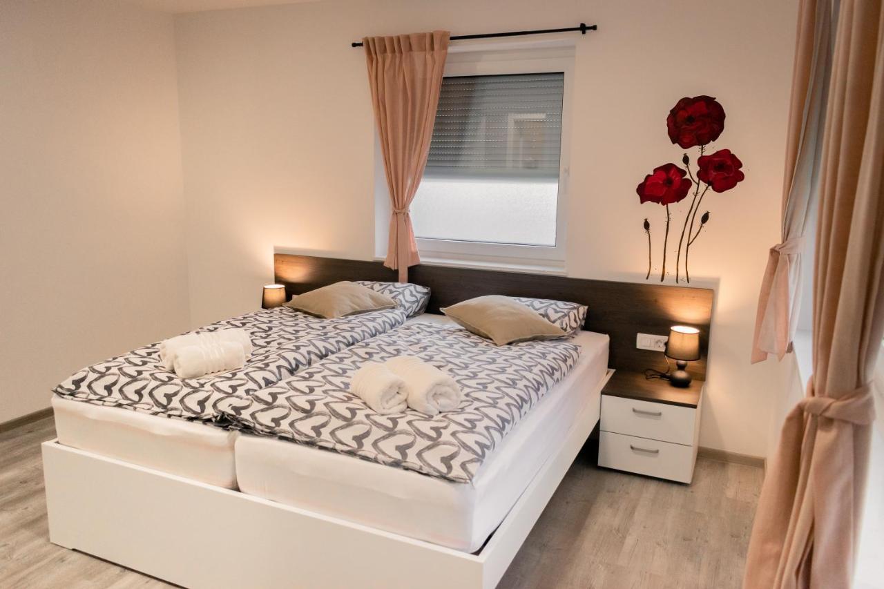 Prima Countryside Apartments Zirovnica Kültér fotó