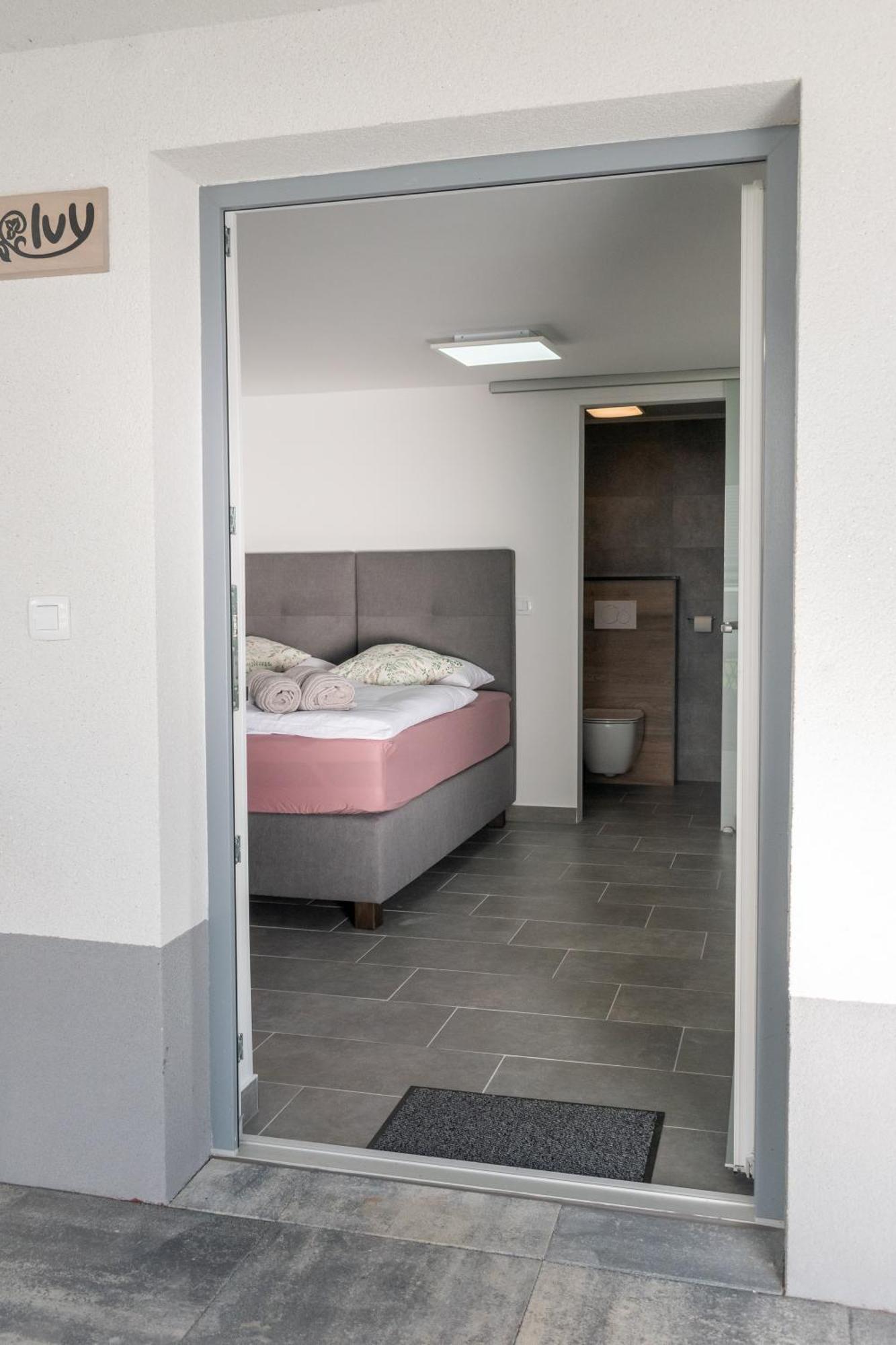 Prima Countryside Apartments Zirovnica Szoba fotó