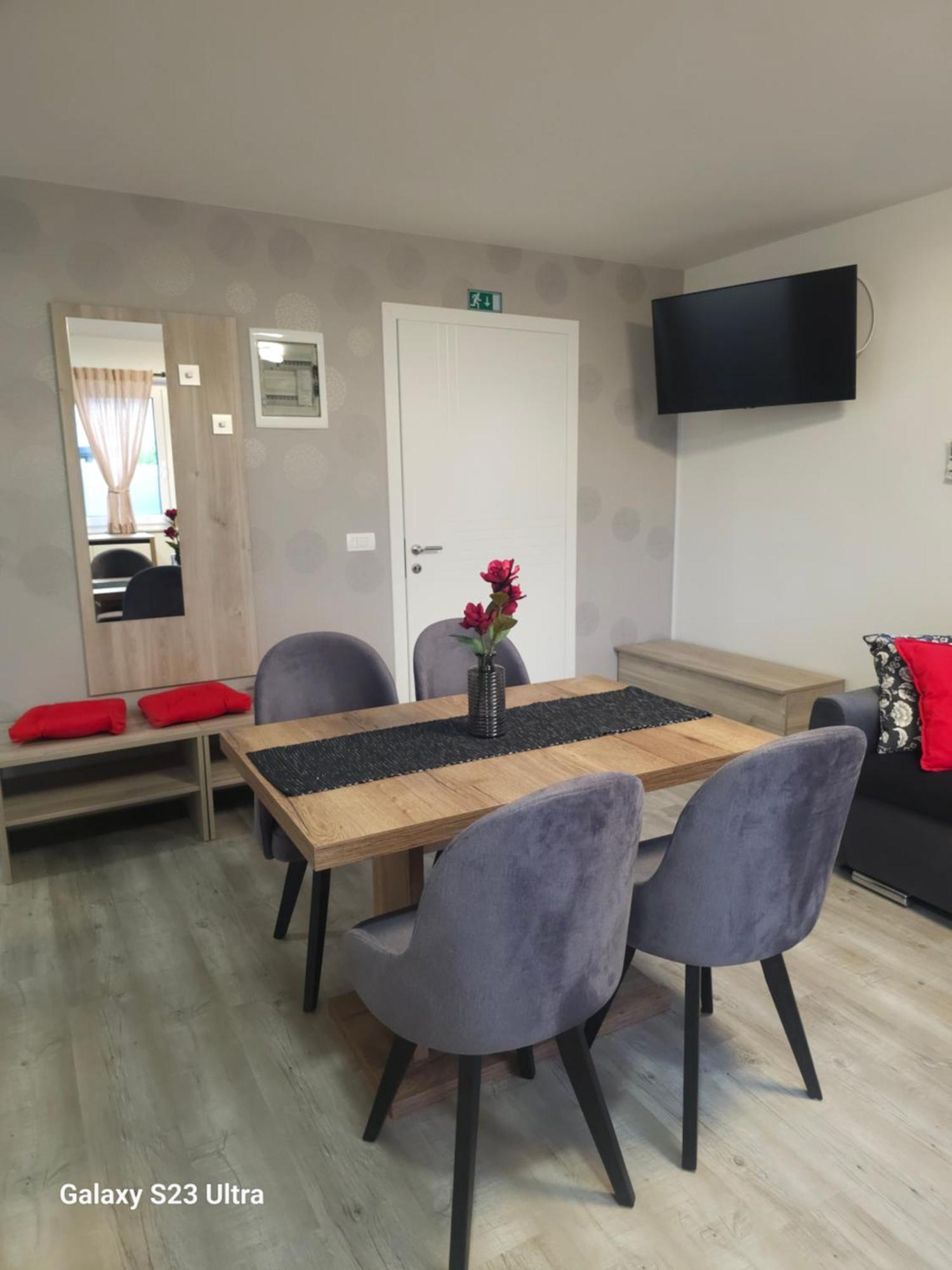 Prima Countryside Apartments Zirovnica Kültér fotó