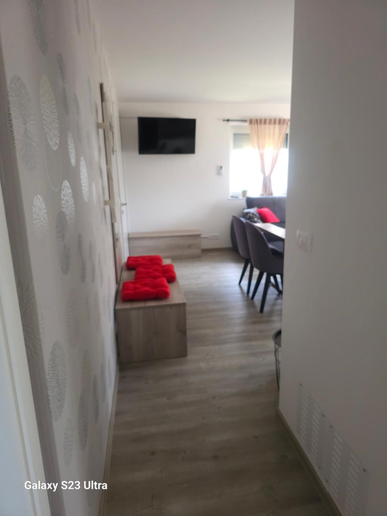 Prima Countryside Apartments Zirovnica Szoba fotó